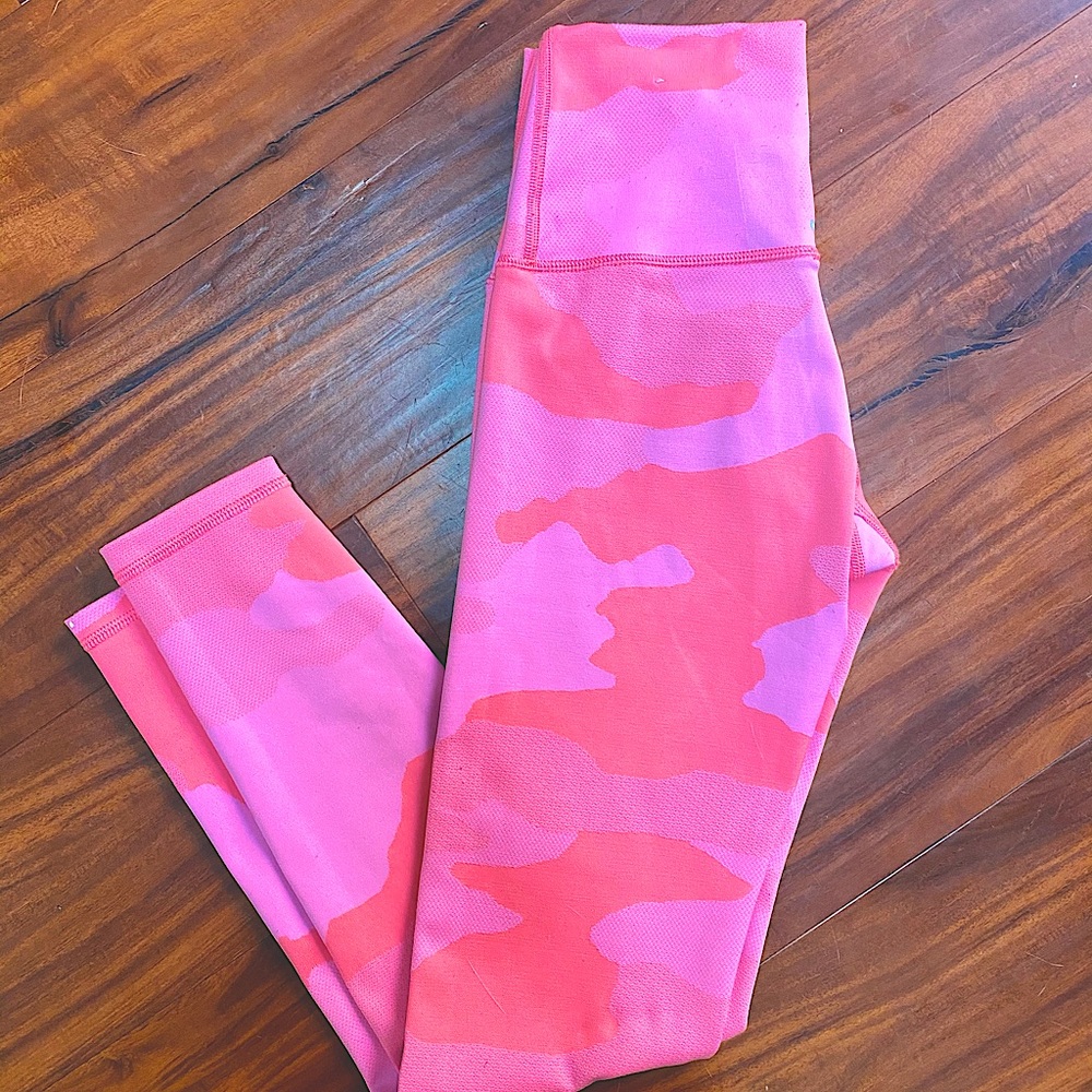 aerie pink camo high waisted leggings